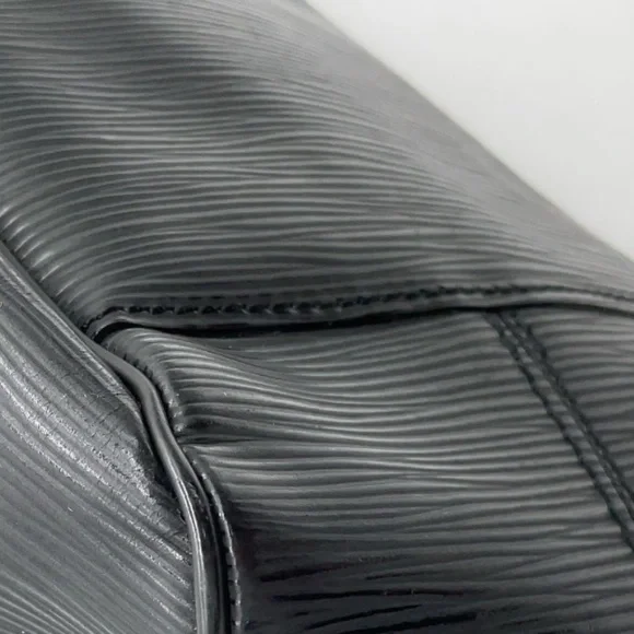Louis Vuitton Black NOIR EPI BEAUTIFUL LEATHER Satchel Bag PASSY PM - Picture 16 of 16